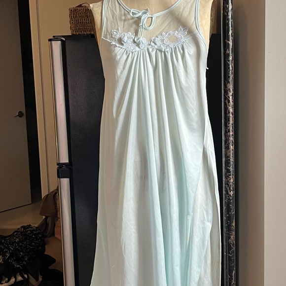Elegant Light Blue Nightgown - Picture 1 of 4